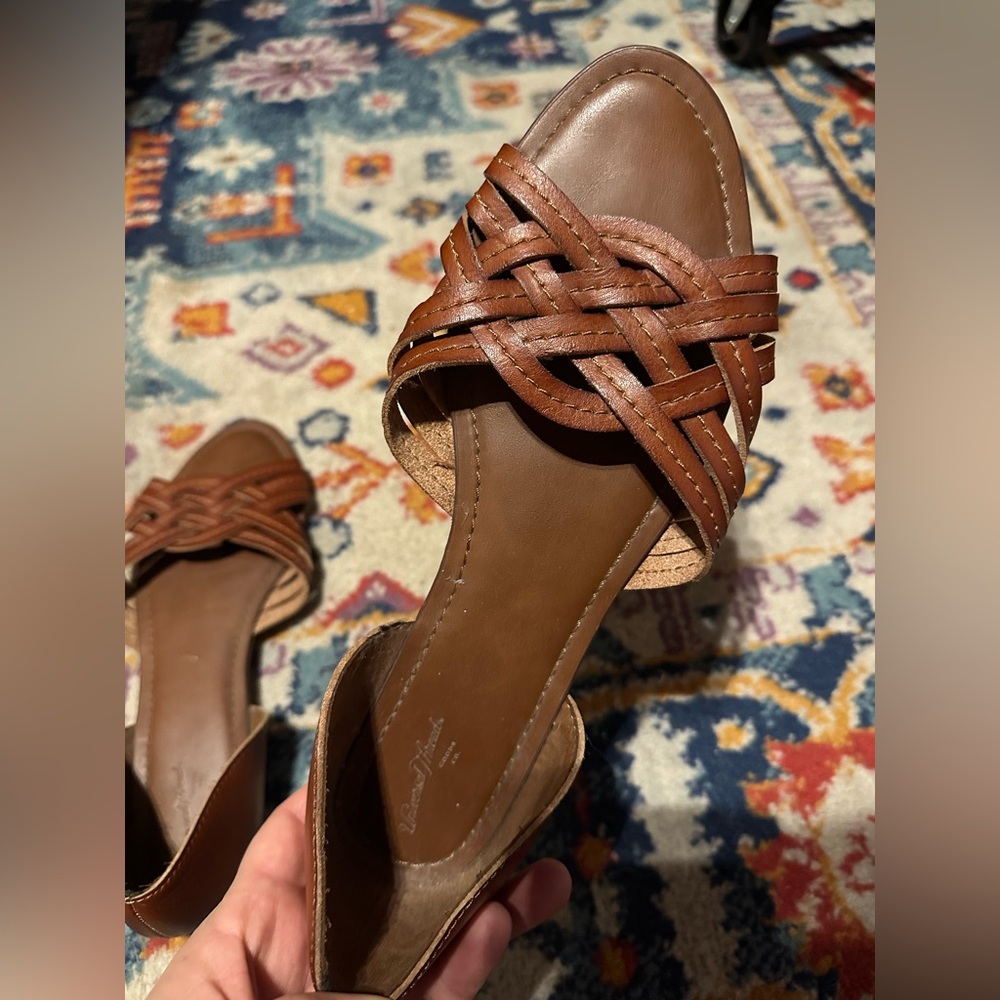 Universal Thread size 9.5 woven faux leather brown sandals